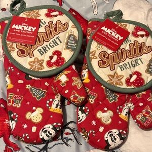 Disney Mickey and Friends Red Holiday Oven Mitt and Potholder Set